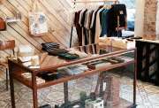 Concept store Host Antwerpen vintage toonbank