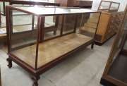 Restaurierte antike ladentheke vitrine 57102